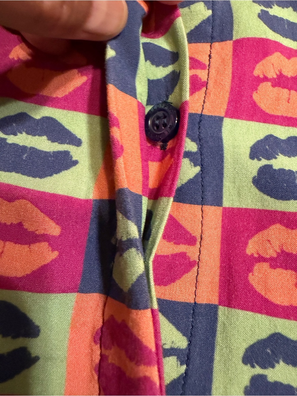 Wildfang Short-Sleeve Lips Button-Up Shirt Sz L - Picture 7 of 11